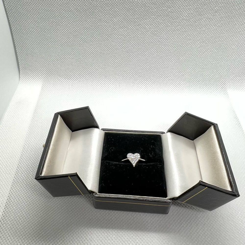 Sterling silver heart ring with cubic zirconia stones - Picture 4 of 5